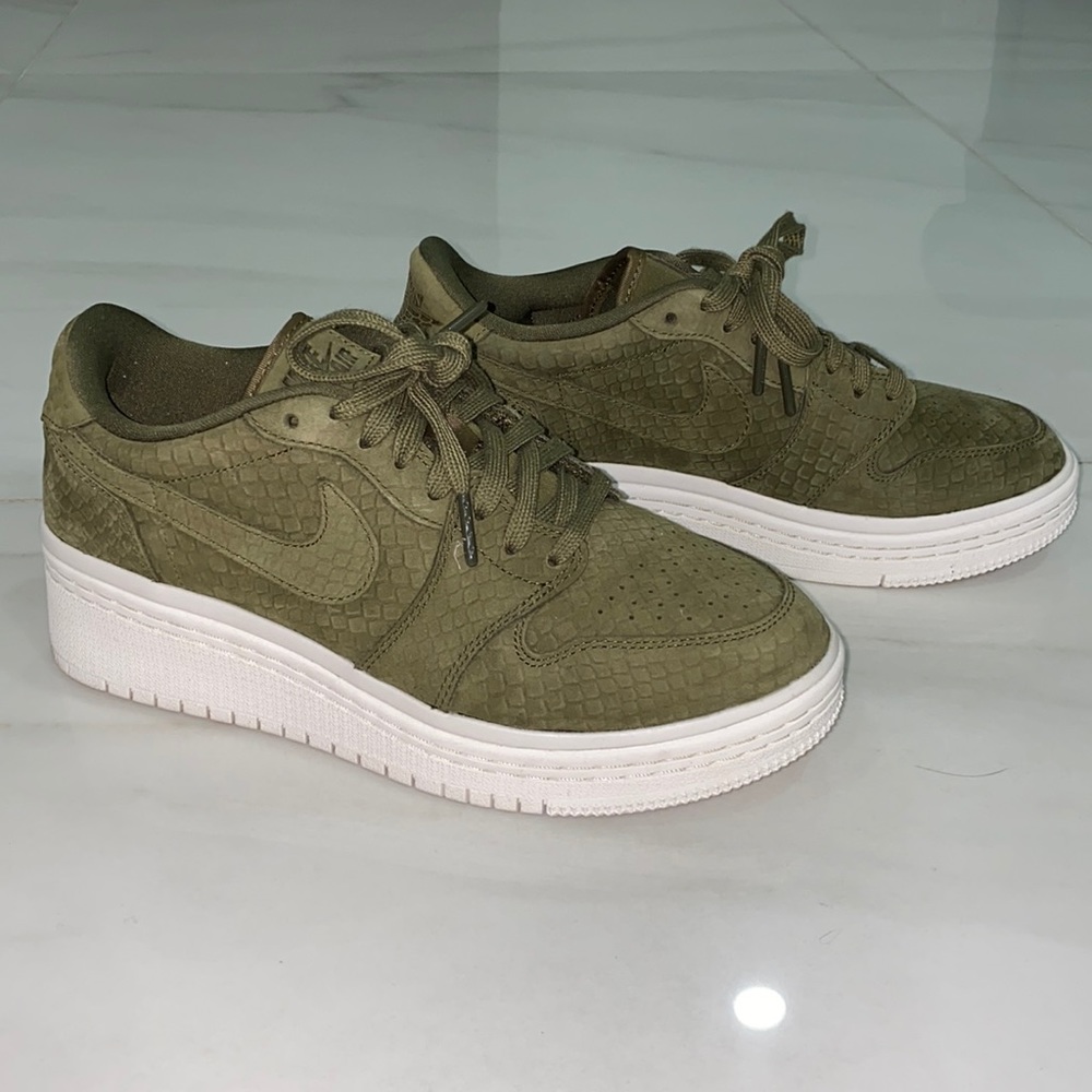 Wmns Air Jordan 1 Low Lifted 'Olive Canvas'